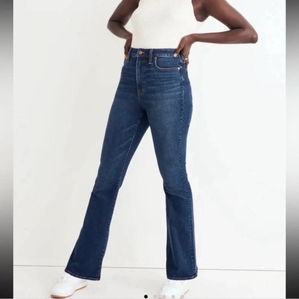 Madewell Curvy Skinny Flare Jeans in Colleton Wash
Size 28 - Picture 2 of 9